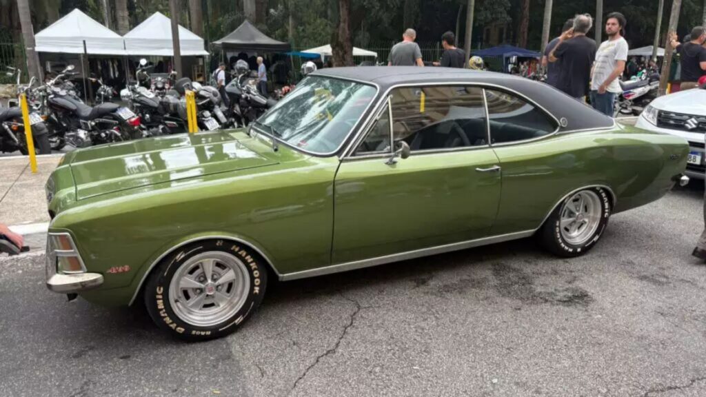 Carro antigo na Expo Estação.