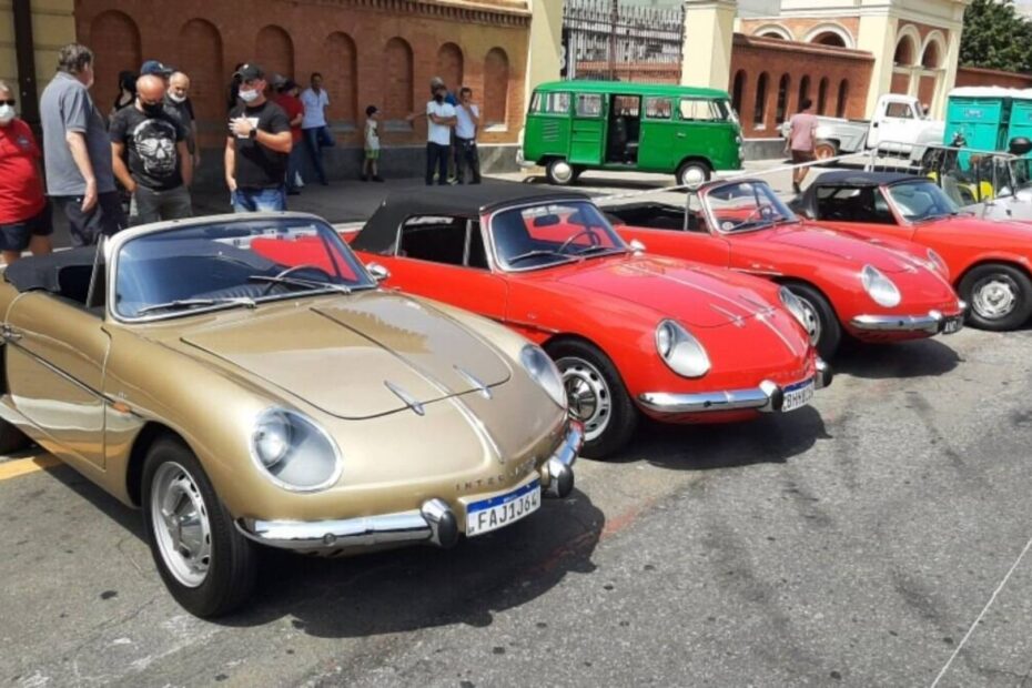 Carros antigos na Expo Estação.