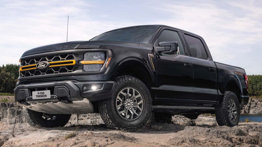 Ford F-150 tremor preta na diagonal.