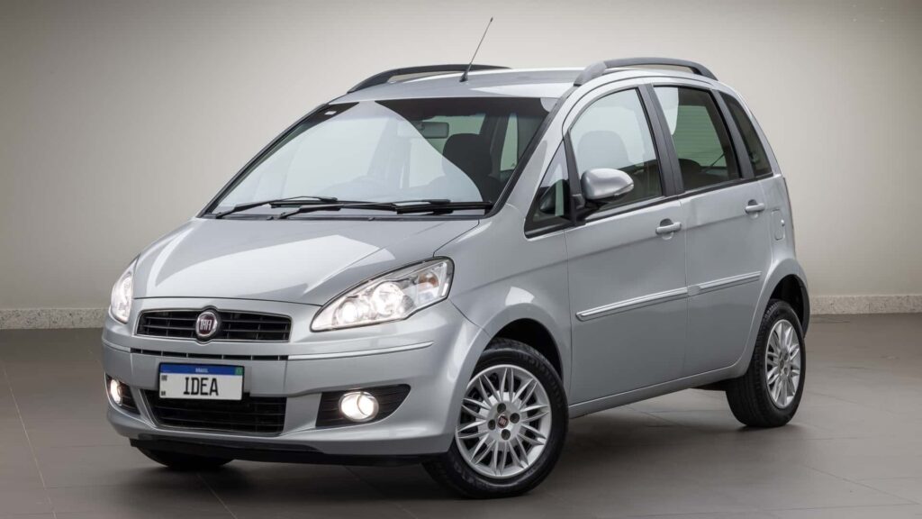 Fiat Idea prata que levou Papa Francisco.