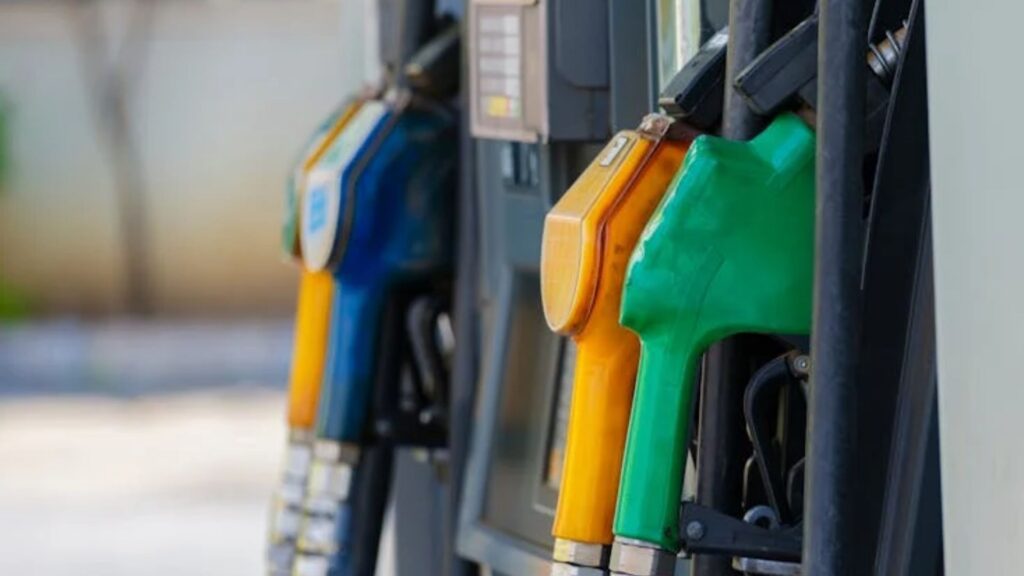 A gasolina vai aumentar denovo em abril.