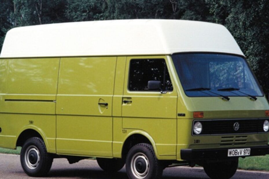 Volkswagen LT verde na diagonal.
