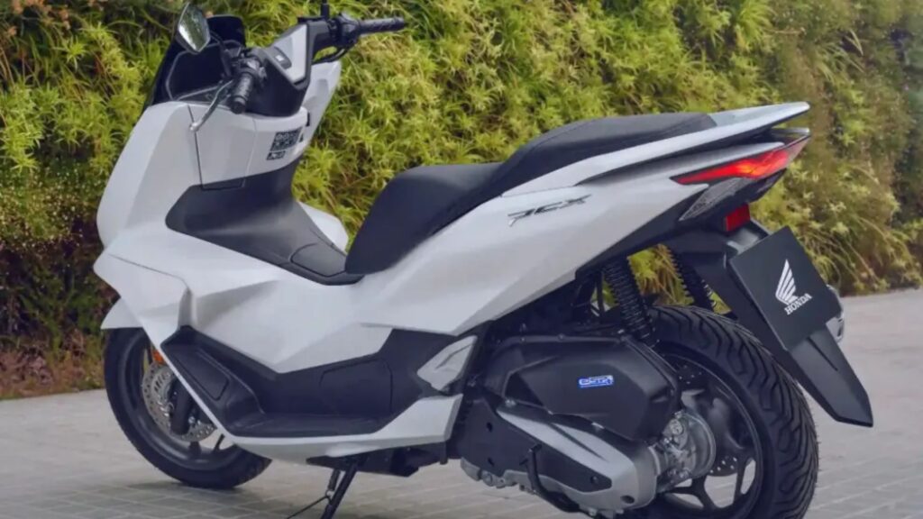 Honda PCX 2025.