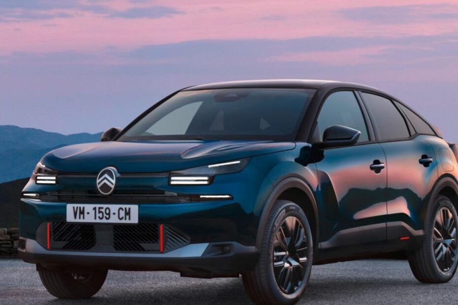 Citroën C4 Collection azul marinho na diaogonal.