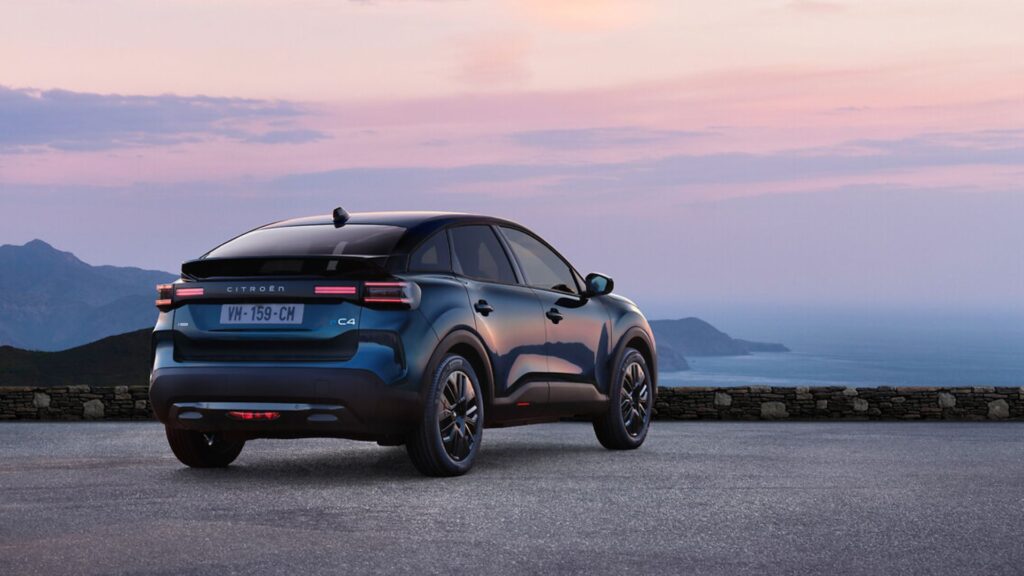 Lateral do Citroën C4 Collection.