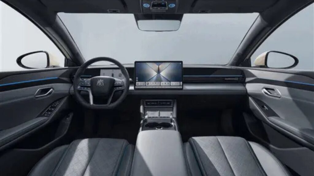 Interna do BYD Qin L EV.