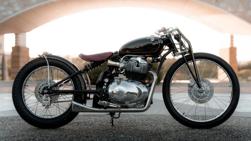 Lateral da Royal Enfield 650.