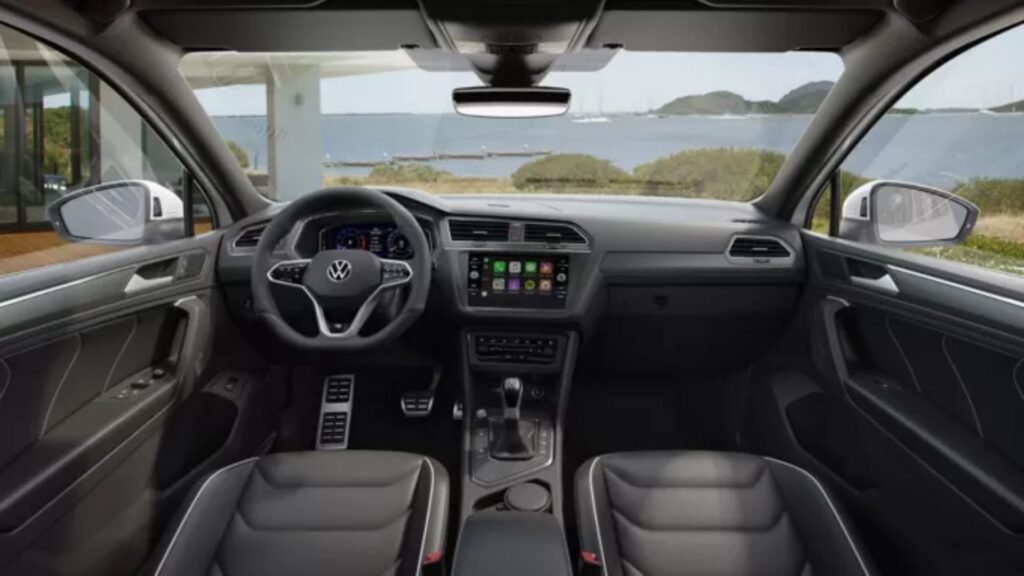 Interior do Volkswagen Tiguan Allspace.