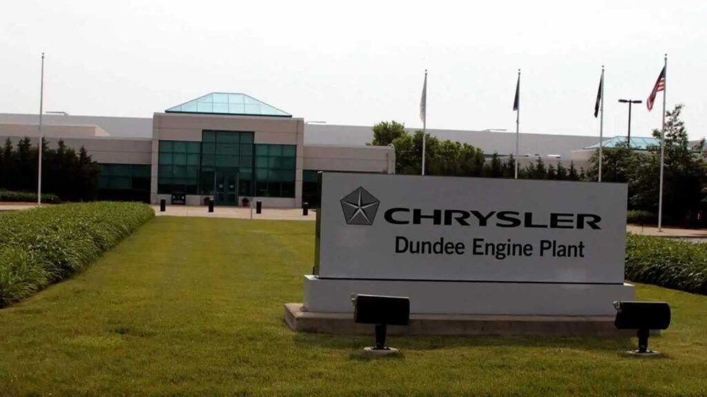 Frente de uma das fabricas da Stellantis.