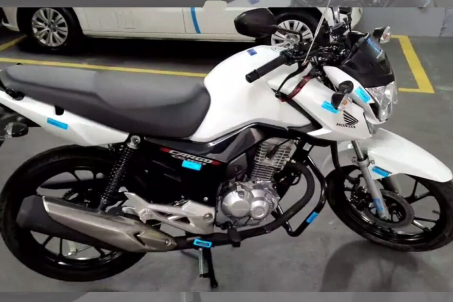 Moto branca com a vacina antifurto.