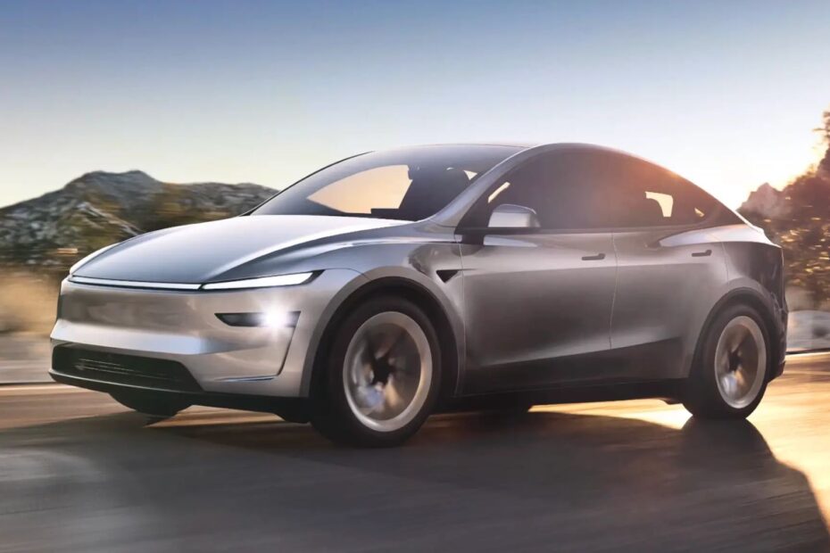 Tesla Model Y cinza na estrada.