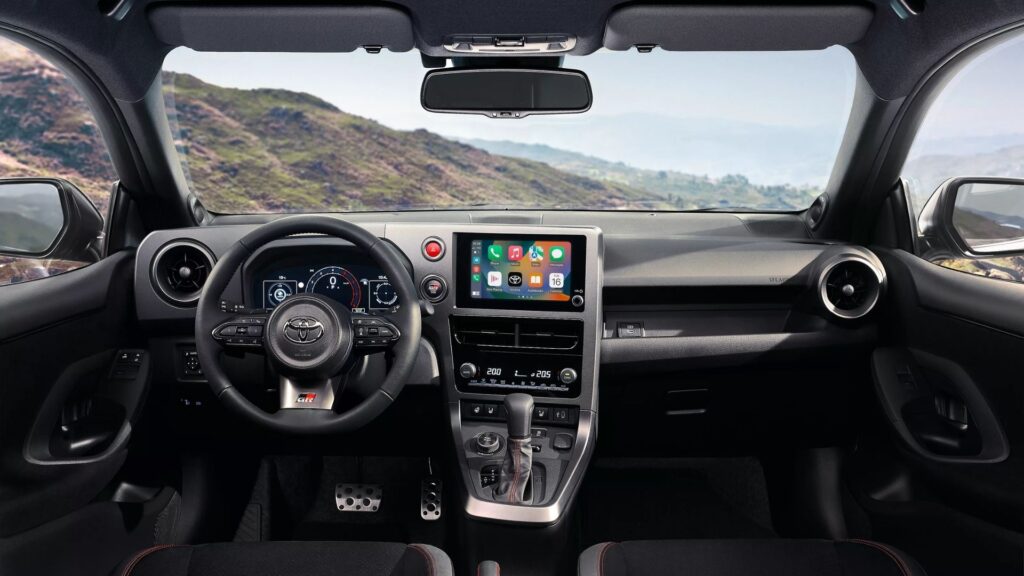Interna do GR Yaris.