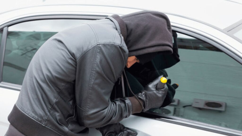 Donos de carros furtados podem pegar o IPVA de volta.