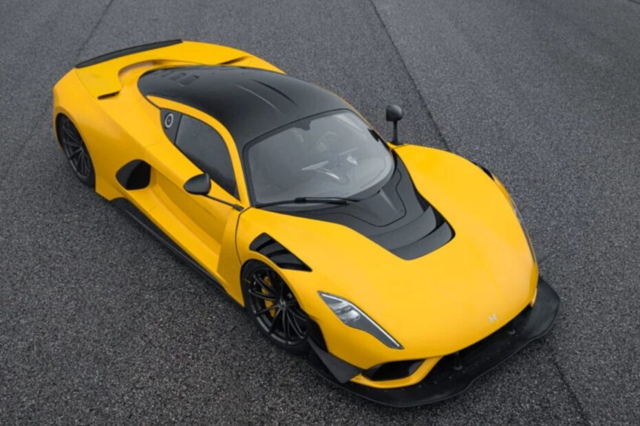 Venom F5 Evolution parado na diagonal.