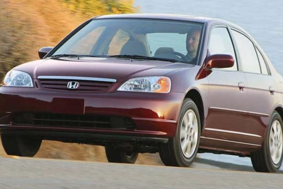 Civic 2001 vermelho na diagonal.