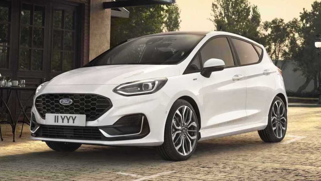 Ford Fiesta elétrico branco.