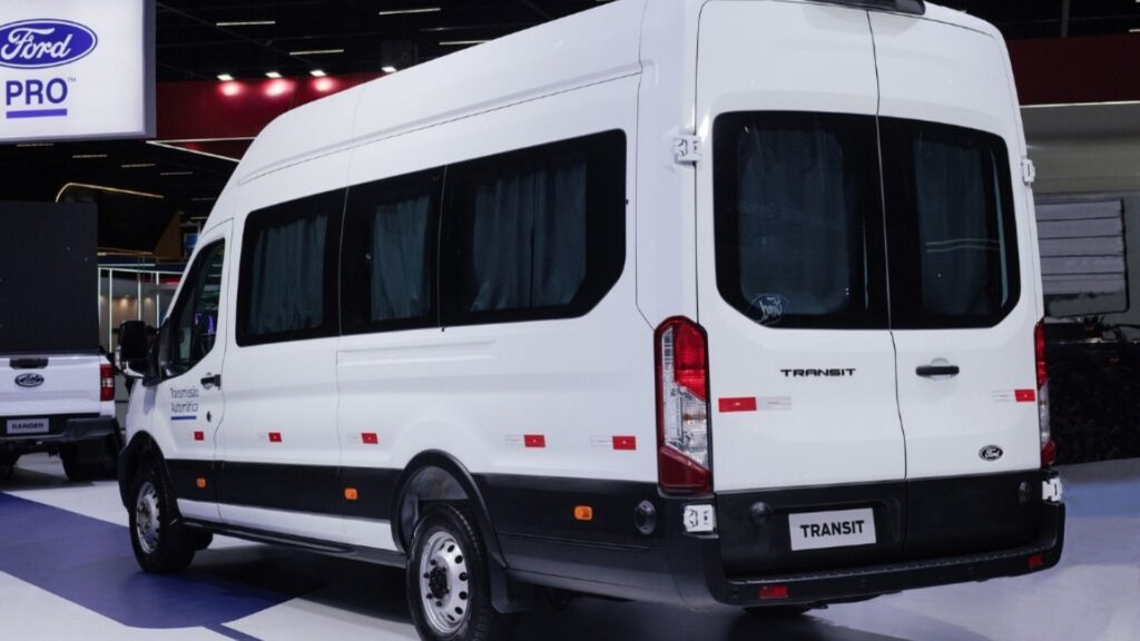 Traseira da Ford Transit 2026.