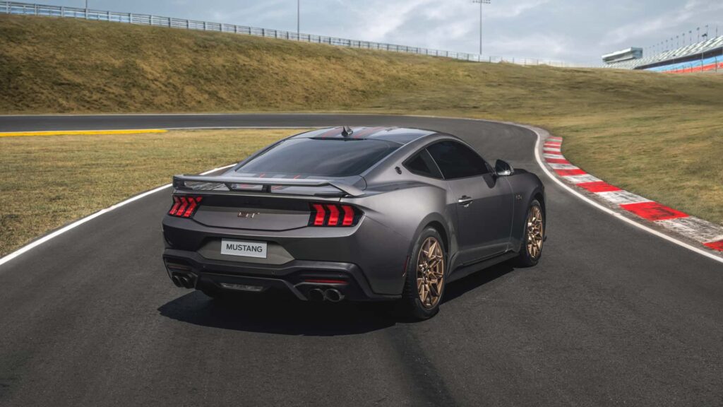 Traseira do Mustang Manual.