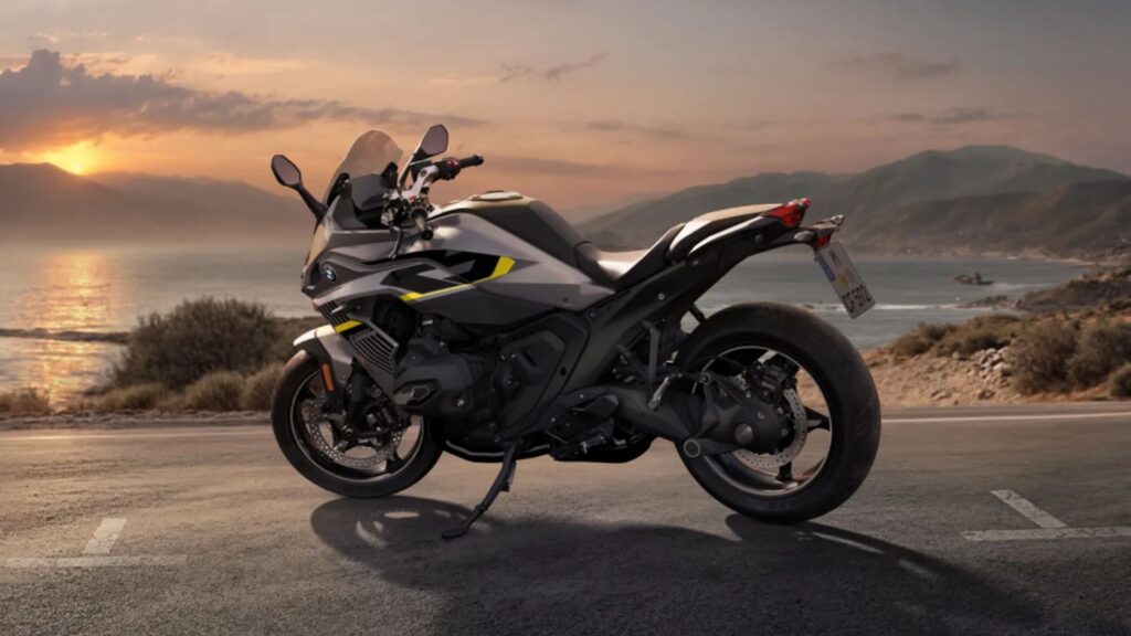 BMW R 1300 RS cinza.