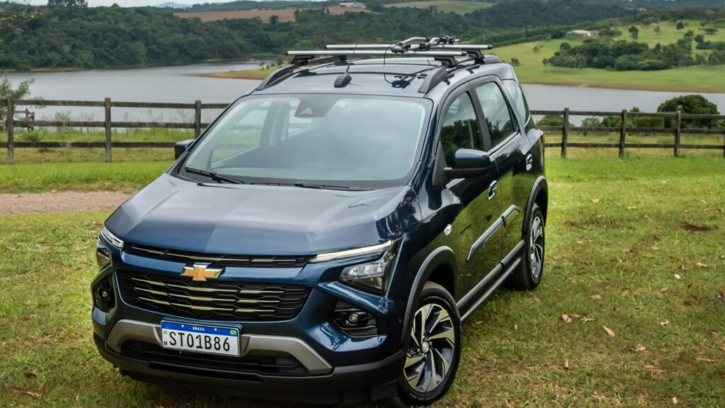 Frente do Chevrolet Spin azul.