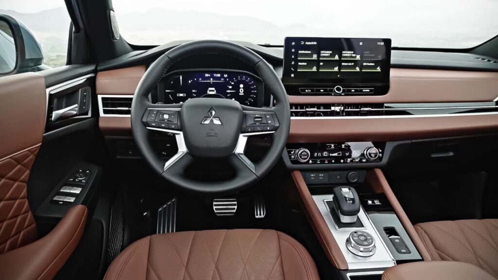 Interna da Mitsubishi Outlander.