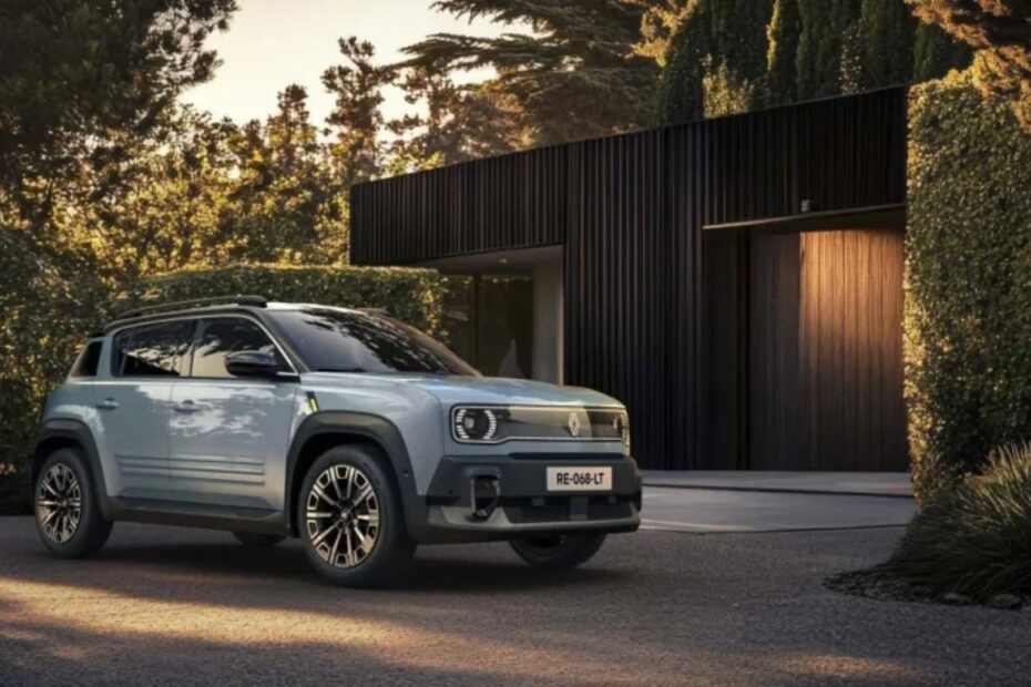 Renault 4 E-Tech na diaognal.