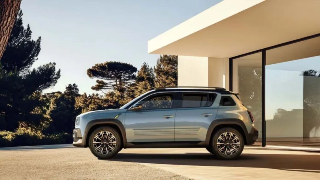 Lateral do Renault 4 E-Tech.