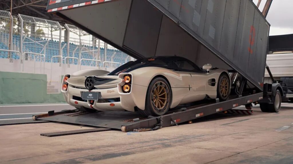 Pagani Utopia chega ao Brasil.