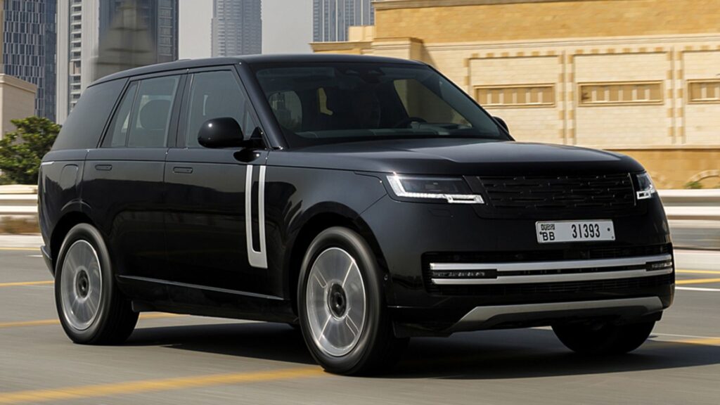Nova Range Rover Elétrica preta na diagonal.
