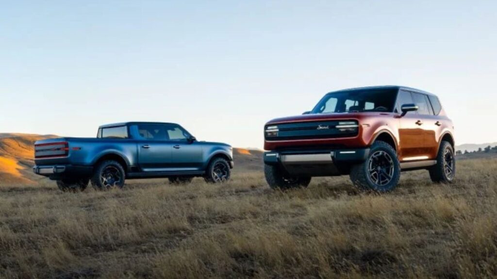 SUV Traveler e Terra da Scout um ao lado do outro.