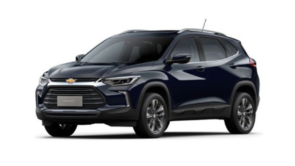 Chevrolet Tracker Premier 1.2 azul marinho na diagonal em um fundo branco.