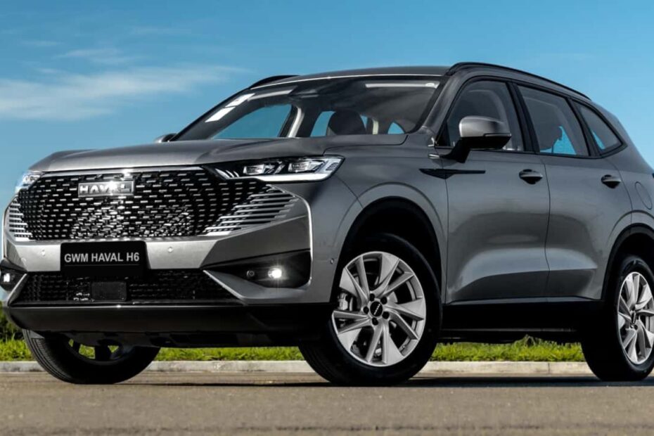 Haval H6 One híbrido cinza na diagonal.
