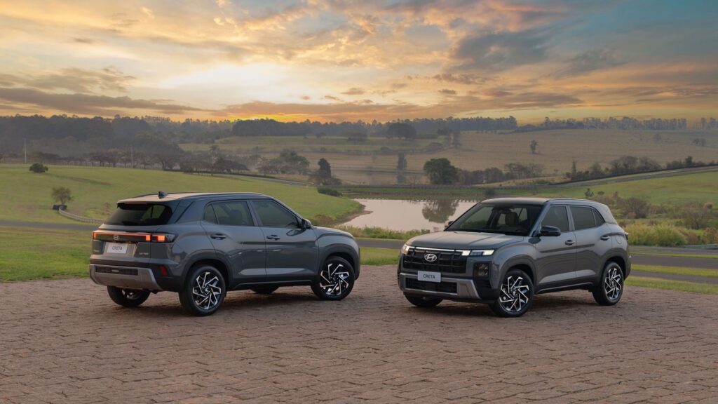 Hyundai Creta cinza na diagonal com no fundo um sol.