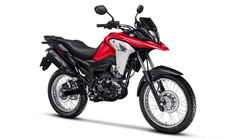 Honda XRE 190 2026 vermelho parado na diagonal.