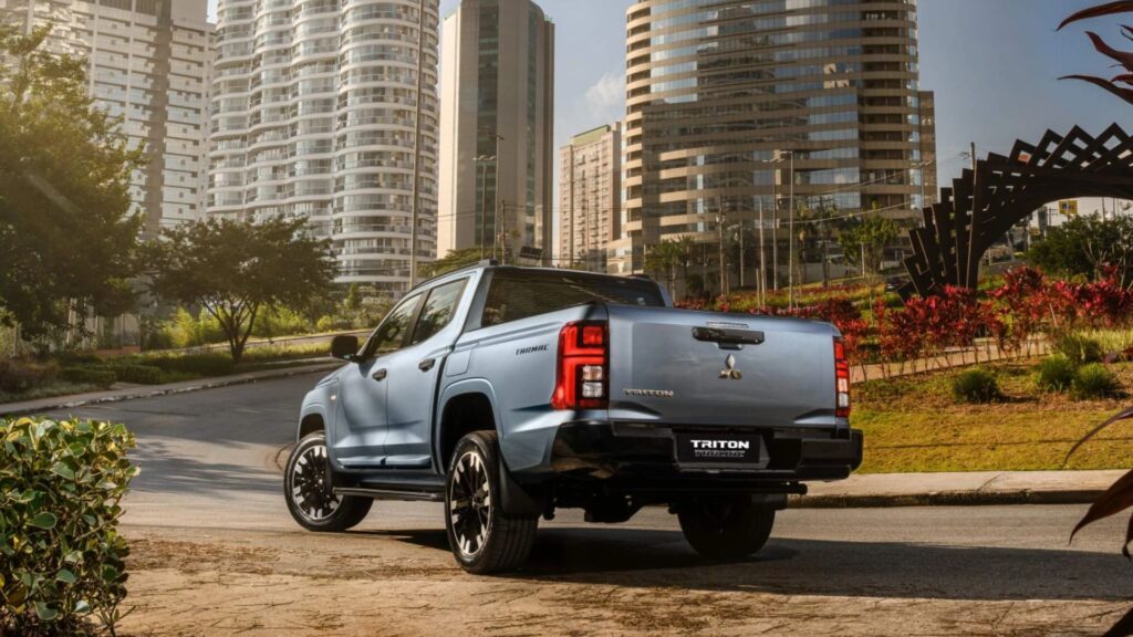 Traseira da Mitsubishi Triton Tarmac.