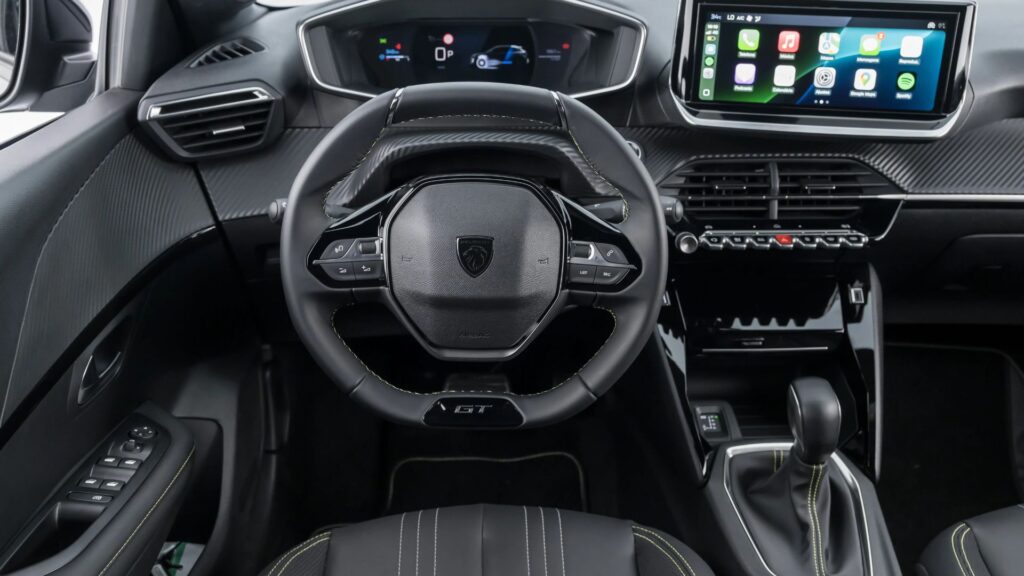 Interna do Peugeot 208 2026.
