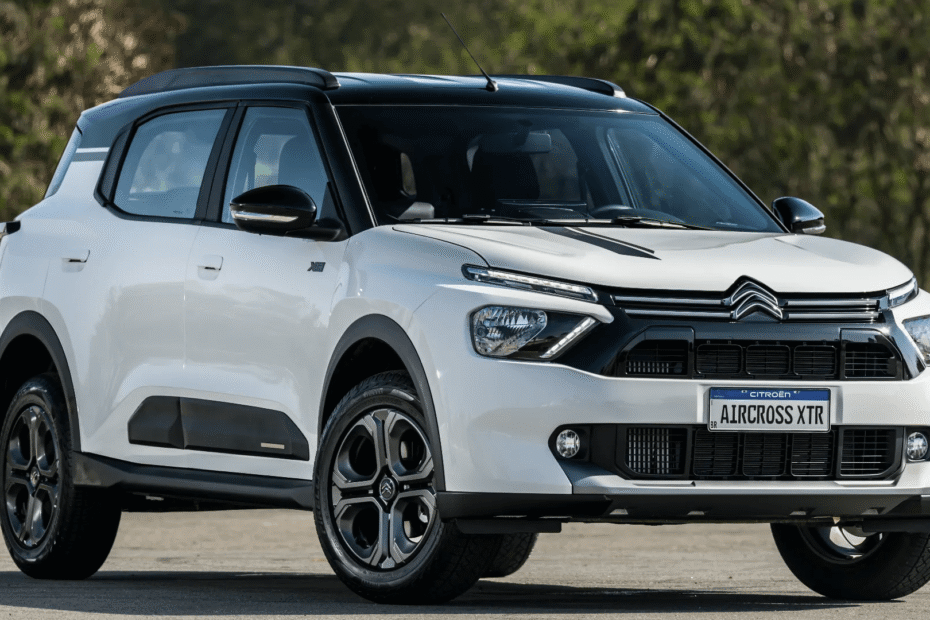 Citroën Aircross XTR 7L Turbo 200 branco parado na diagonal.