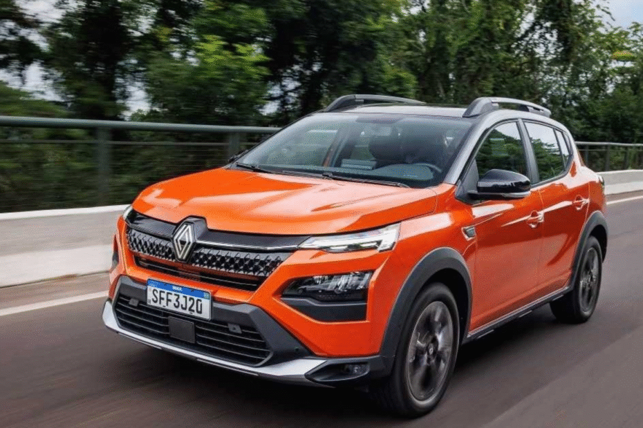 Renault Kardian laranja em movimento na estrada.