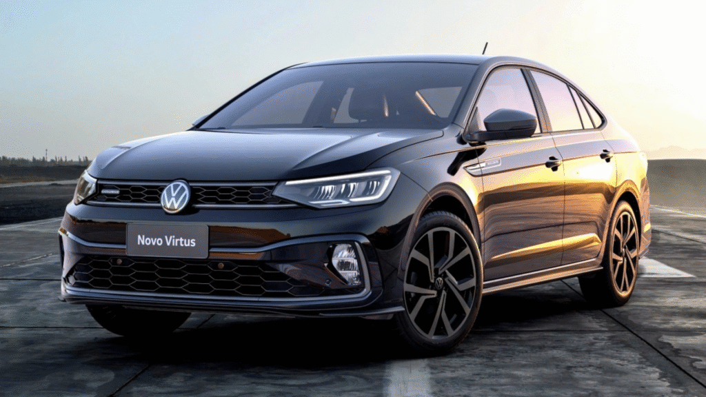 Volkswagen Virtus preto parado na diagonal no meio da pista de avião.