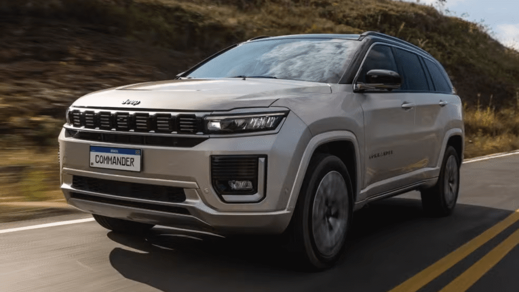 Jeep Commander 2026 em movimento na estrada.