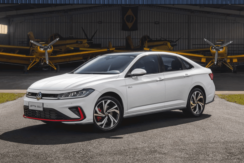 Novo Jetta GLI 2026 branco parado na diagonal.