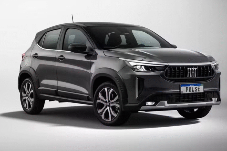 Fiat Pulse 2026 cinza parado na diagonal em um fundo branco.