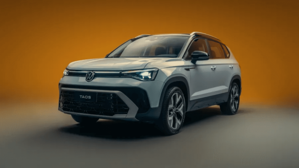 Volkswagen Taos 2026 parado na diagonal.